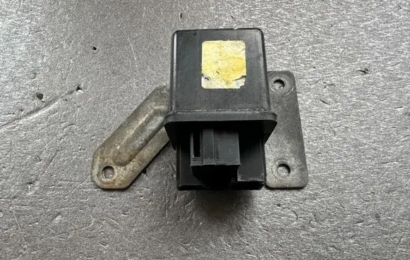 Nissan Patrol Y60 Glow plug pre-heat relay 2523022J01