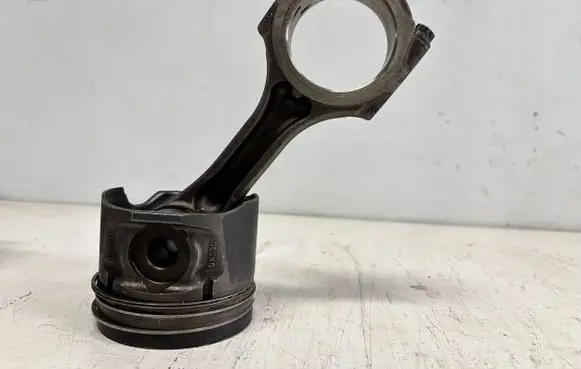 Toyota Land Cruiser (J120) Piston with connecting rod