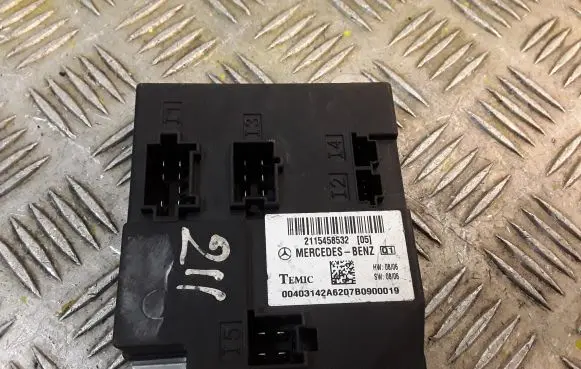 Mercedes-Benz E W211 Central body control module 2115458532 A2115458532