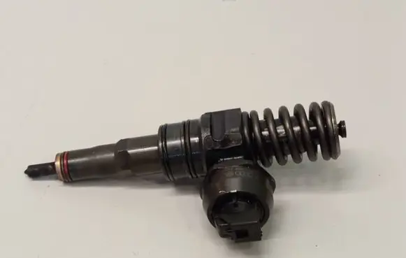 Audi A4 S4 B7 8E 8H Fuel injector 038130073BA