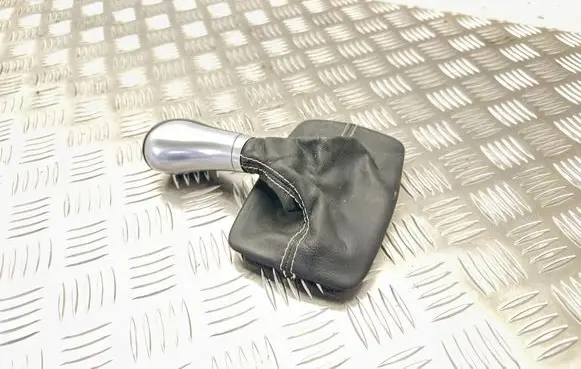 Mercedes-Benz C W204 Gear lever shifter trim leather/knob 00009E38 A2042677310
