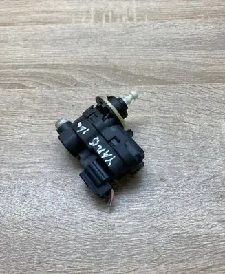 Toyota Yaris Headlight level adjustment motor 92000866