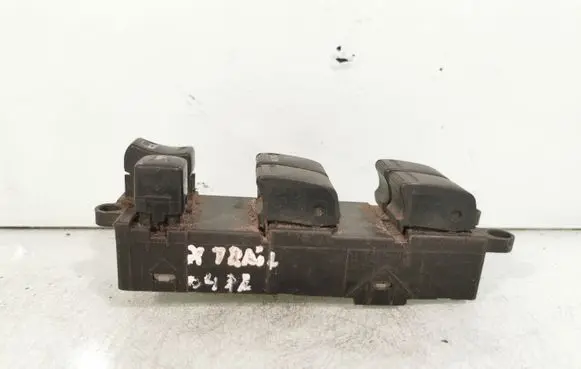 Nissan X-Trail T30 Electric window control switch