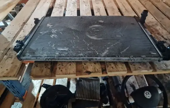 Volkswagen Touran III Coolant radiator 5Q0121251GD