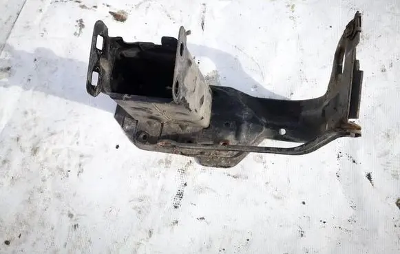 Mercedes-Benz C W203 Front bumper mounting bracket