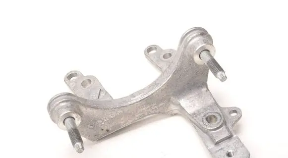 Volvo XC40 Engine mounting bracket 32411213