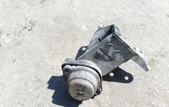 Audi A6 S6 C5 4B Engine mounting bracket