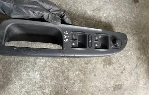 Volkswagen PASSAT B6 Electric window control switch 3C1867171