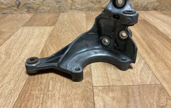 Volkswagen Touareg II Power steering pump mounting bracket 059145167AM 18682