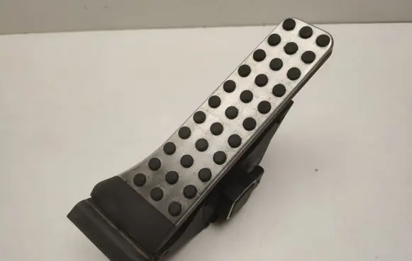 Mercedes-Benz C W204 Accelerator throttle pedal A2043000204