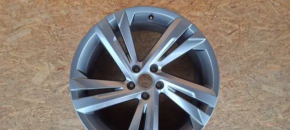 Volkswagen Tiguan R19 alloy rim 5NA601025AM K678284
