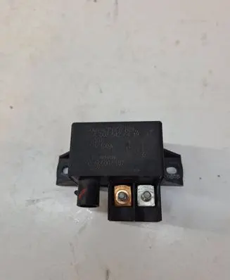 Mercedes-Benz E W211 Charging relay A0025426419 0332002167