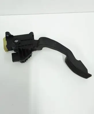Opel Corsa D Accelerator throttle pedal 13305804 B720