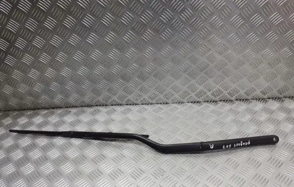 Peugeot 607 Front wiper blade arm
