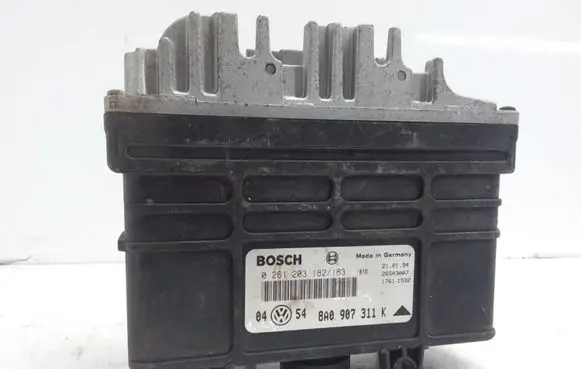 Volkswagen Golf III Engine control unit/module 8A0907311K 0261203182