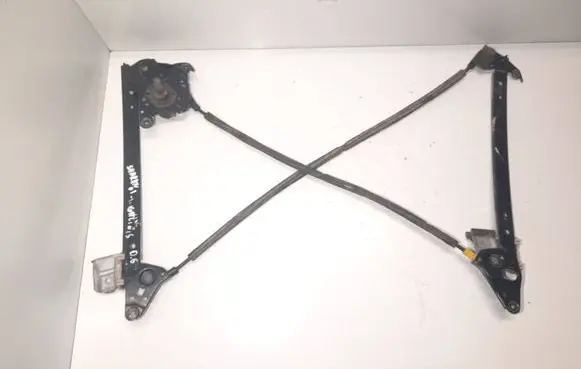 Rear door manual window regulator