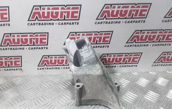 Mercedes-Benz E W212 Engine mounting bracket A2782236204 A2782236200
