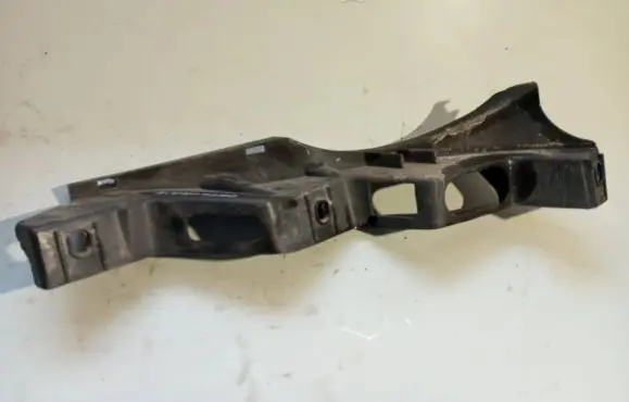 Volkswagen PASSAT B6 Front bumper mounting bracket 3C0807890