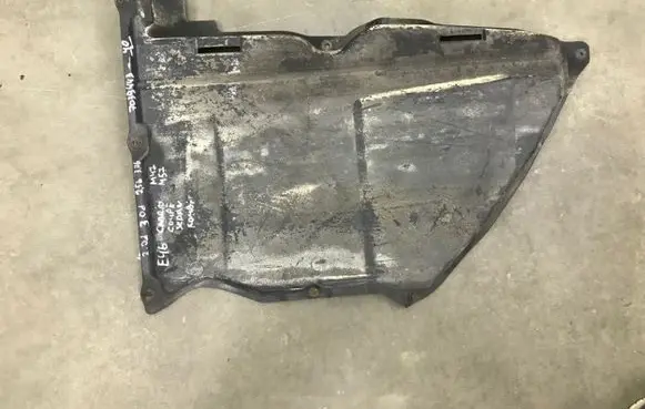 BMW 3 E46 Engine splash shield/under tray 7039443