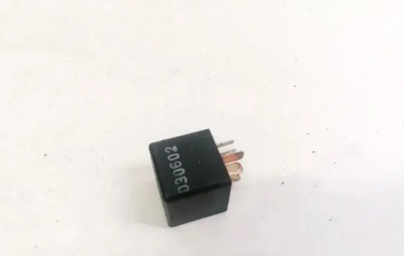 Audi A6 S6 C4 4A Other relay 443951253AA