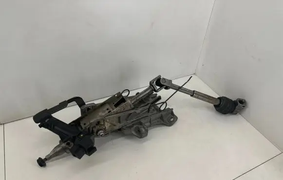 Ford Focus Steering wheel axle 665681001F