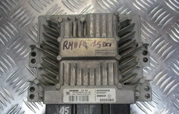 Renault Megane II Engine control unit/module 8200659536