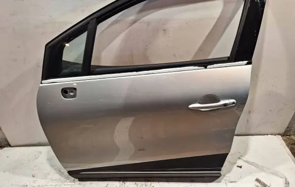 Renault Captur Front door