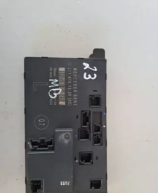 Mercedes-Benz E W211 Door control unit/module 2118701326