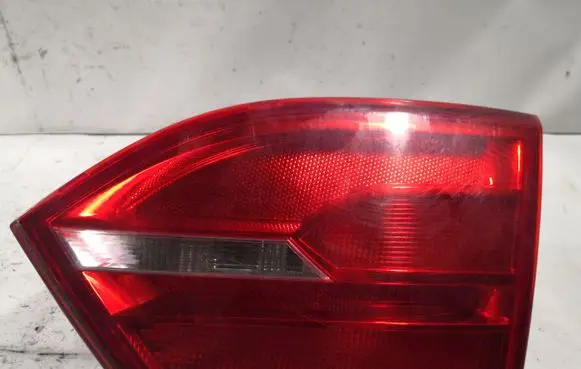 Volkswagen Jetta VI Tailgate rear/tail lights