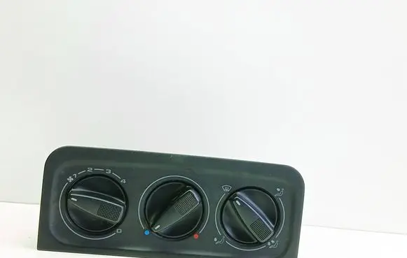Volkswagen Golf III Climate control unit 1H0819045A 1H0820045