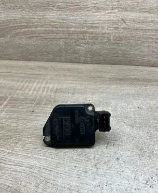 Audi A4 S4 B5 8D Mass air flow meter 058133471