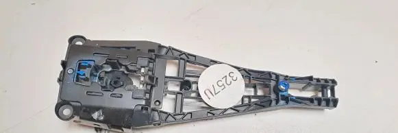 Opel Mokka X Front door exterior handle/bracket 