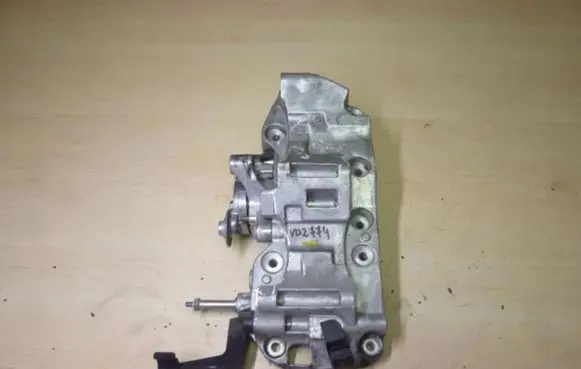 BMW 4 F32 F33 Engine mounting bracket 8506863 VD2774