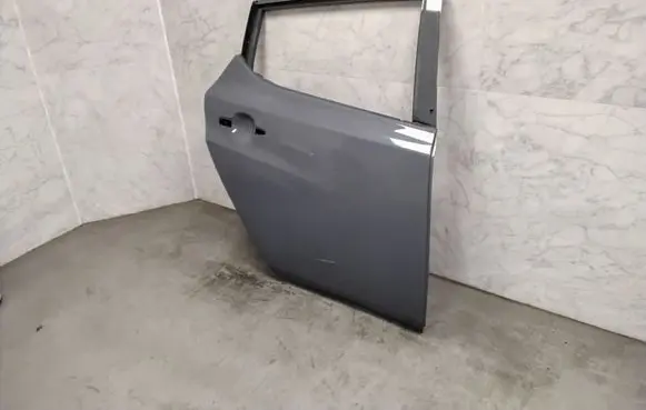 Nissan Leaf II (ZE1) Rear door 