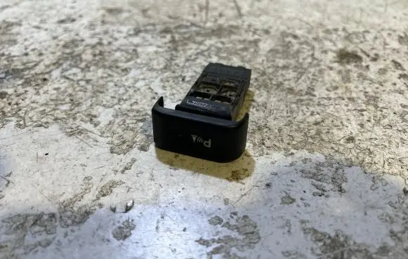 Land Rover Discovery Parking (PDC) sensor switch YUG000880PUY 03035319 2319030703