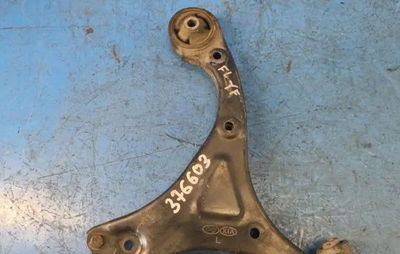 Hyundai Sonata Front lower control arm/wishbone 545003S000