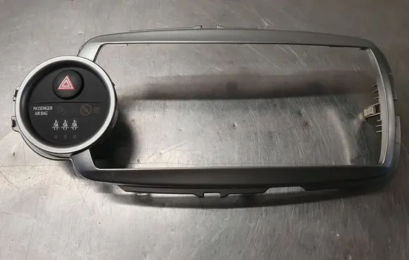 Radio/GPS head unit trim