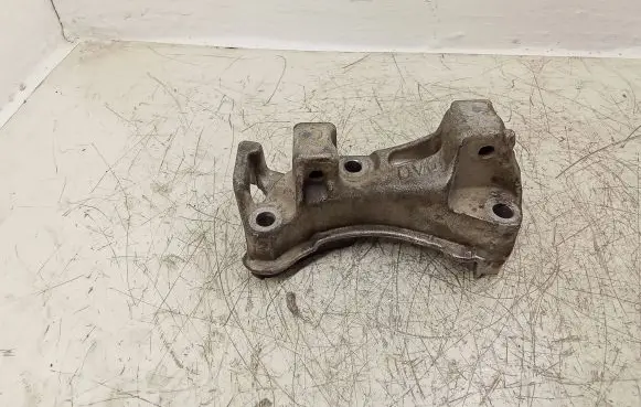 Citroen C5 Engine mounting bracket 9681861680