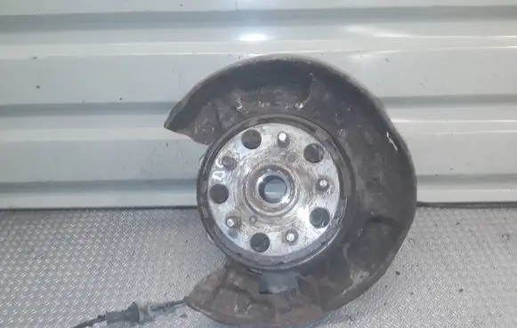 Lexus IS 220D-250-350 Rear wheel hub spindle/knuckle 
