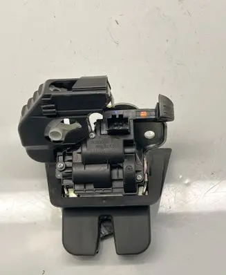 Audi A3 S3 8V Tailgate/trunk/boot lock/catch/latch 8R0827505