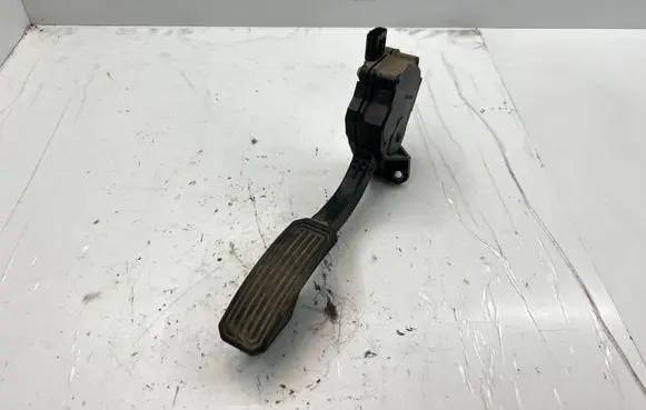 Toyota RAV 4 (XA30) Accelerator throttle pedal 7811042010 1988007270