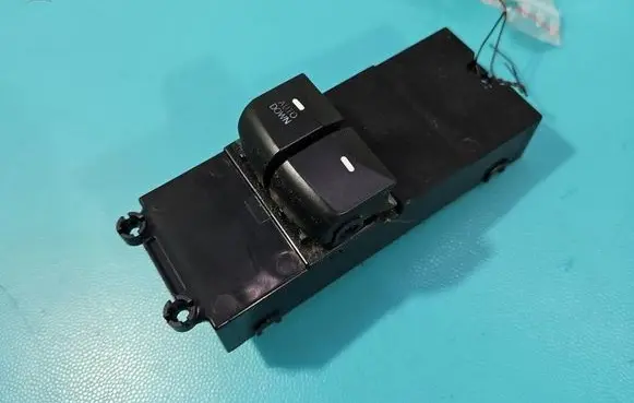 Hyundai i30 Electric window control switch 93570A6100 IMPRK1523117