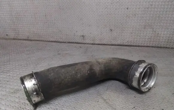 Volkswagen Touran I Intercooler hose/pipe