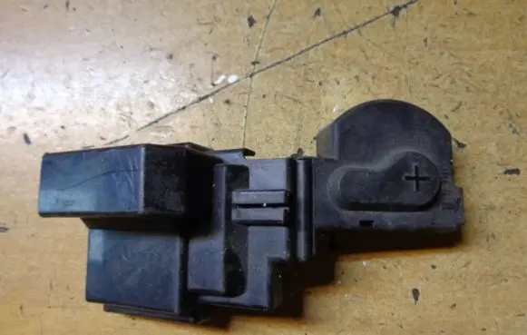 Mazda 2 Other engine bay part D65167KB1