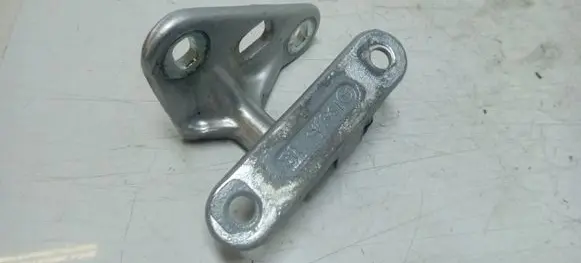 Mercedes-Benz CLS C219 Front door lower hinge 