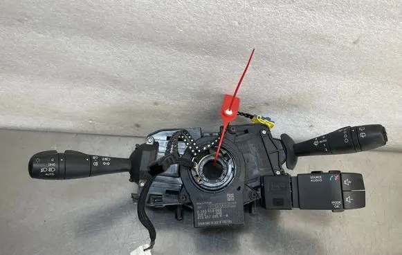 Renault Captur Tailgate/trunk/boot open switch
