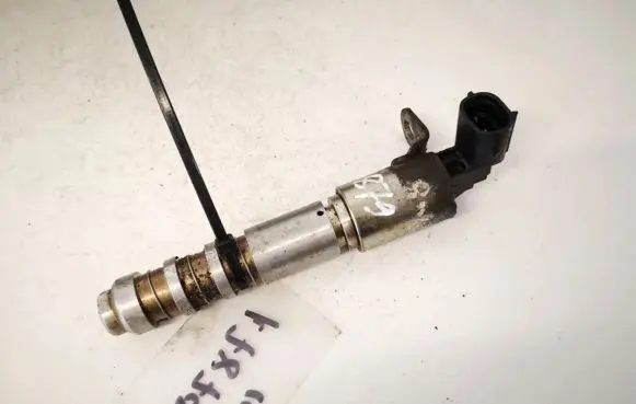 Cadillac CTS Camshaft vanos timing valve 12588943