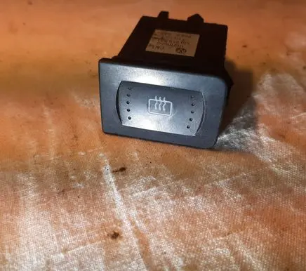 Volkswagen Golf IV Windscreen/window heater switch 1J0959621C