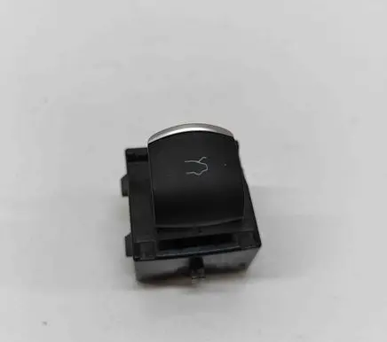 Alfa Romeo Stelvio Tailgate/boot open switch button 1561170210 01561170210