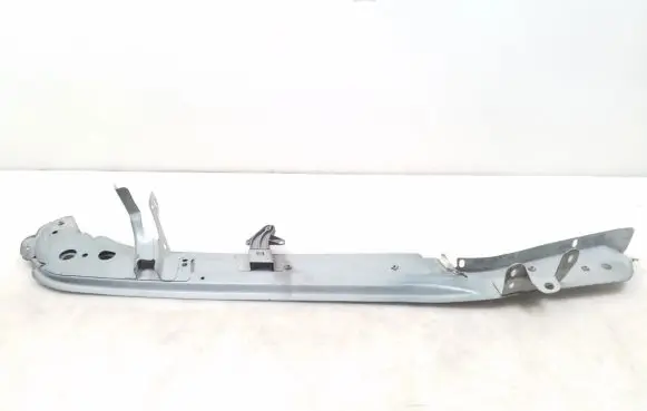Volkswagen Touareg I Fender mounting bracket 7L6805920B